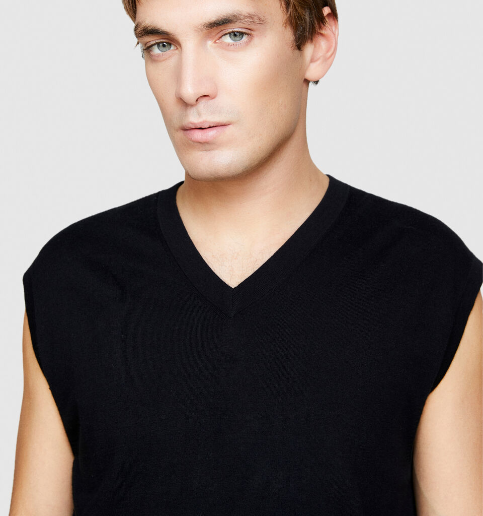 Knit vests - men's v-neck sweaters - Black | Sisley image number 5